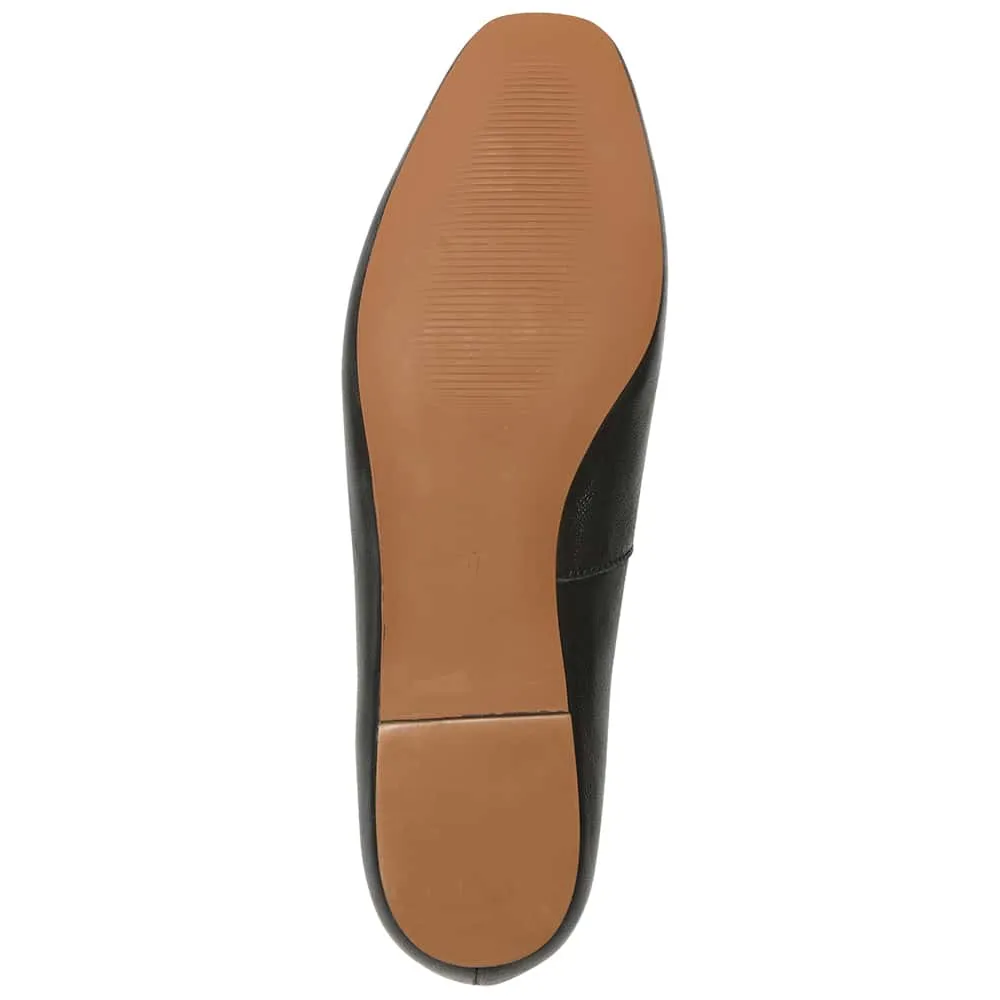 Amanda Flat in Black Leather