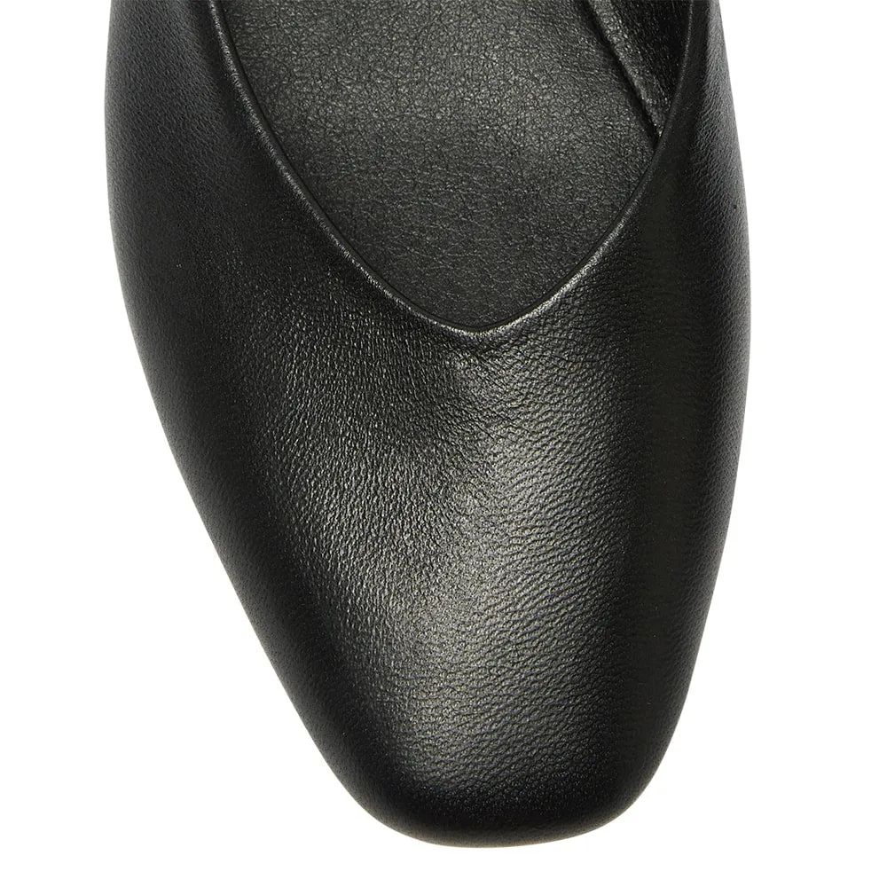 Amanda Flat in Black Leather