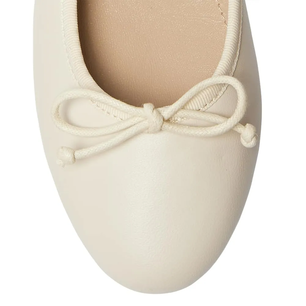 Fonteyn Flat in Ivory Leather