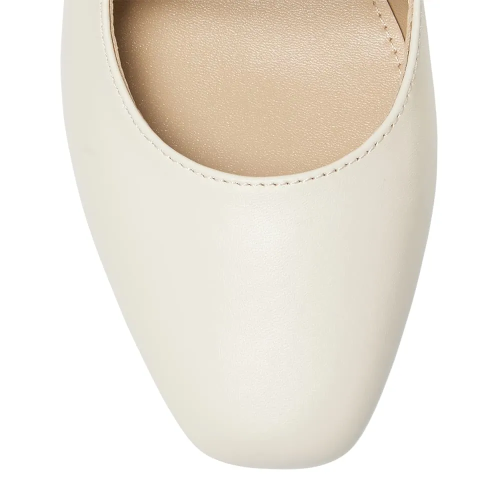 Freda Flat in Ivory Leather