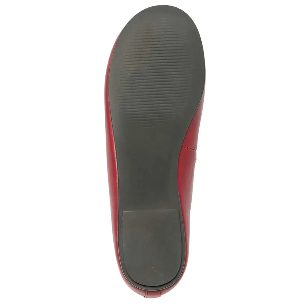 Frisco Flat in Red Smooth
