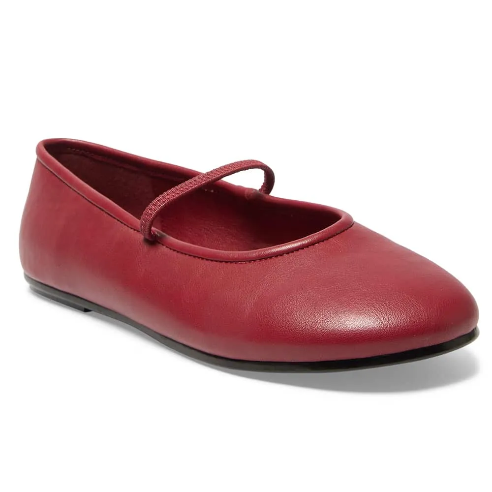 Frisco Flat in Red Smooth