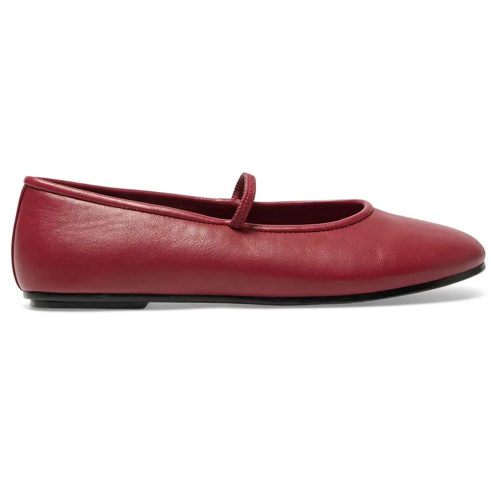 Frisco Flat in Red Smooth
