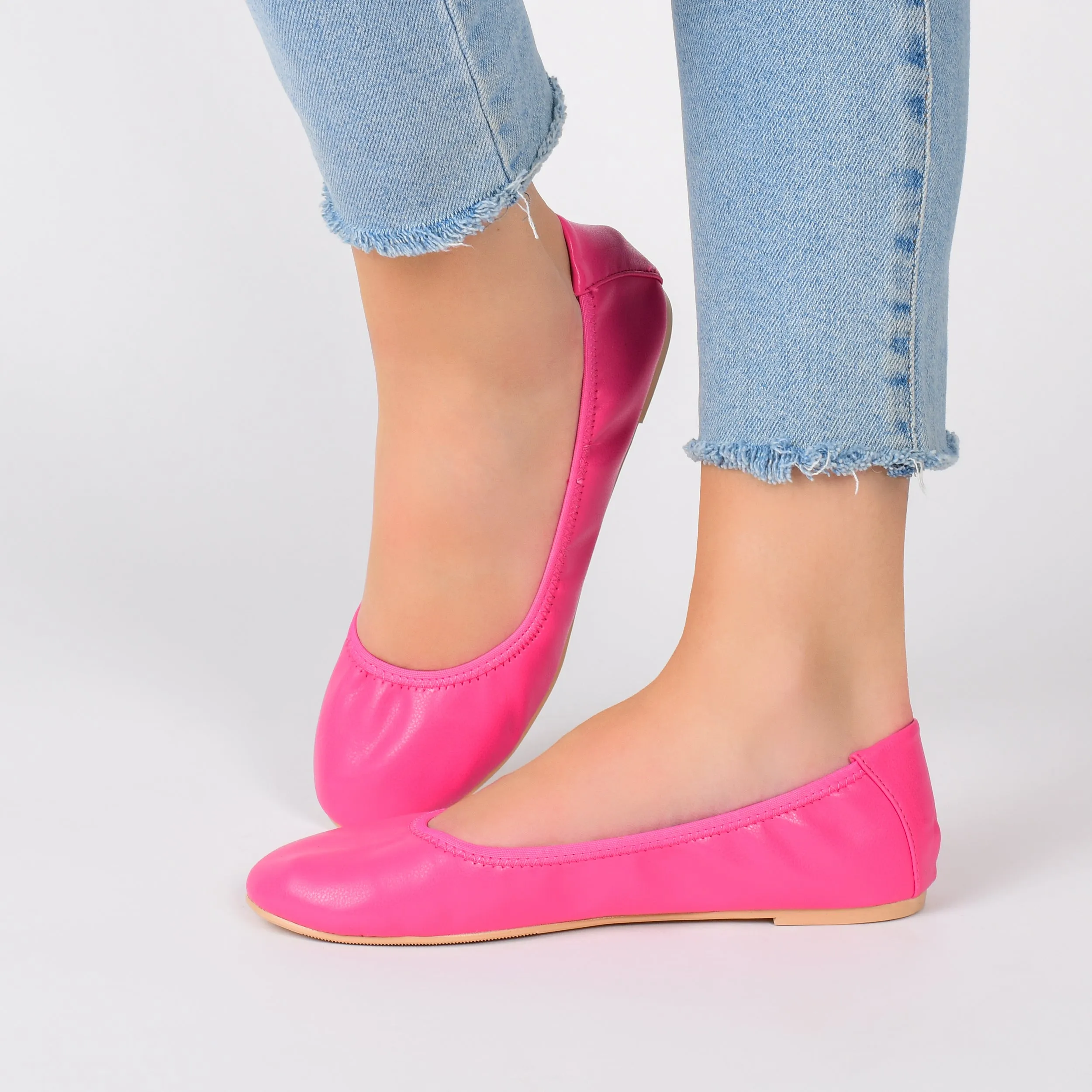 Journee Women's Lindy Flat