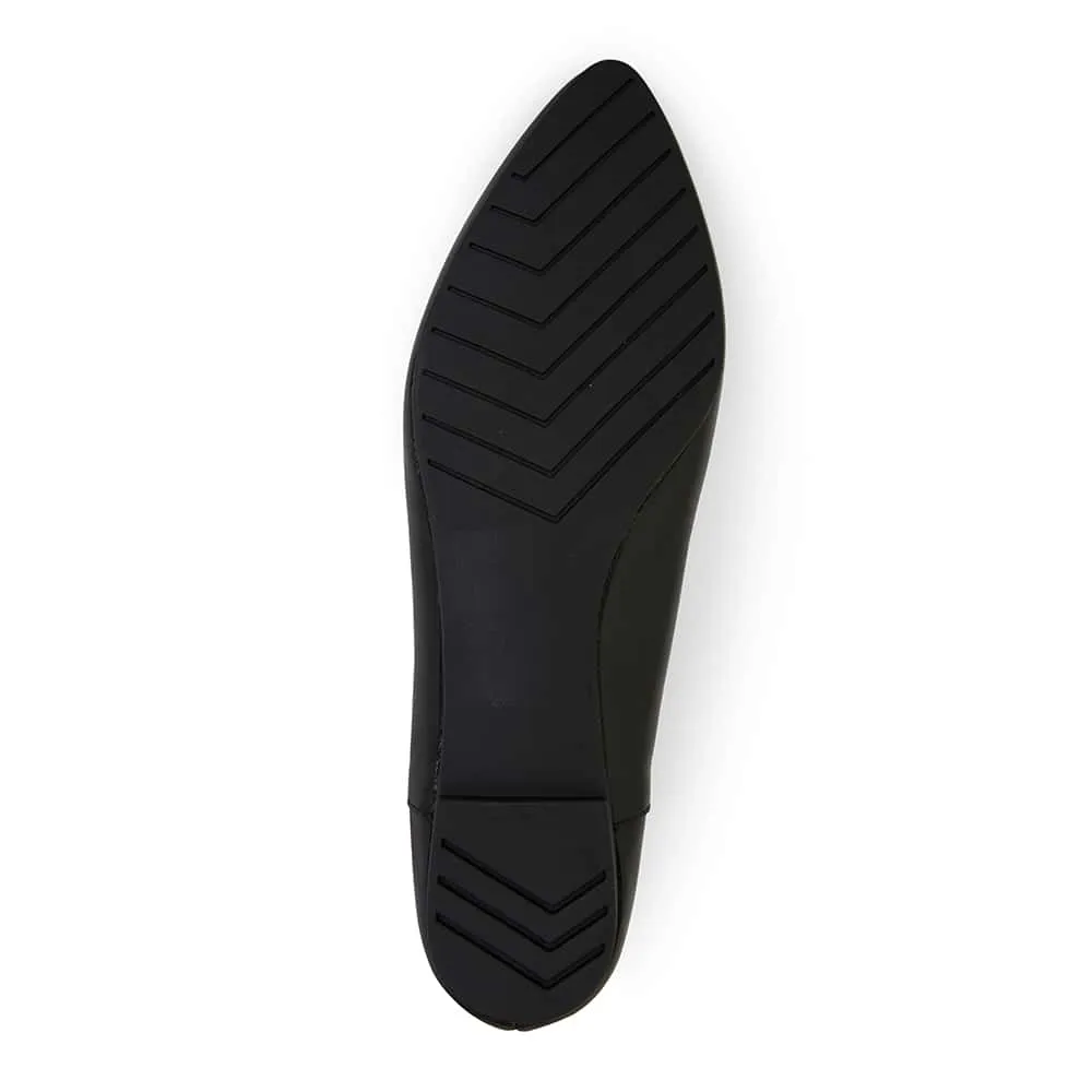 Liana Flat in Black Leather