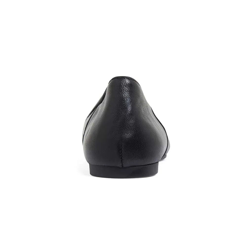 Liana Flat in Black Leather