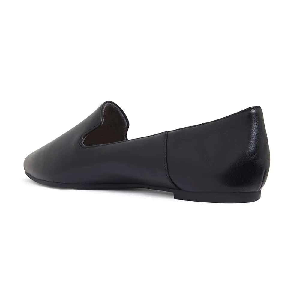 Liana Flat in Black Leather