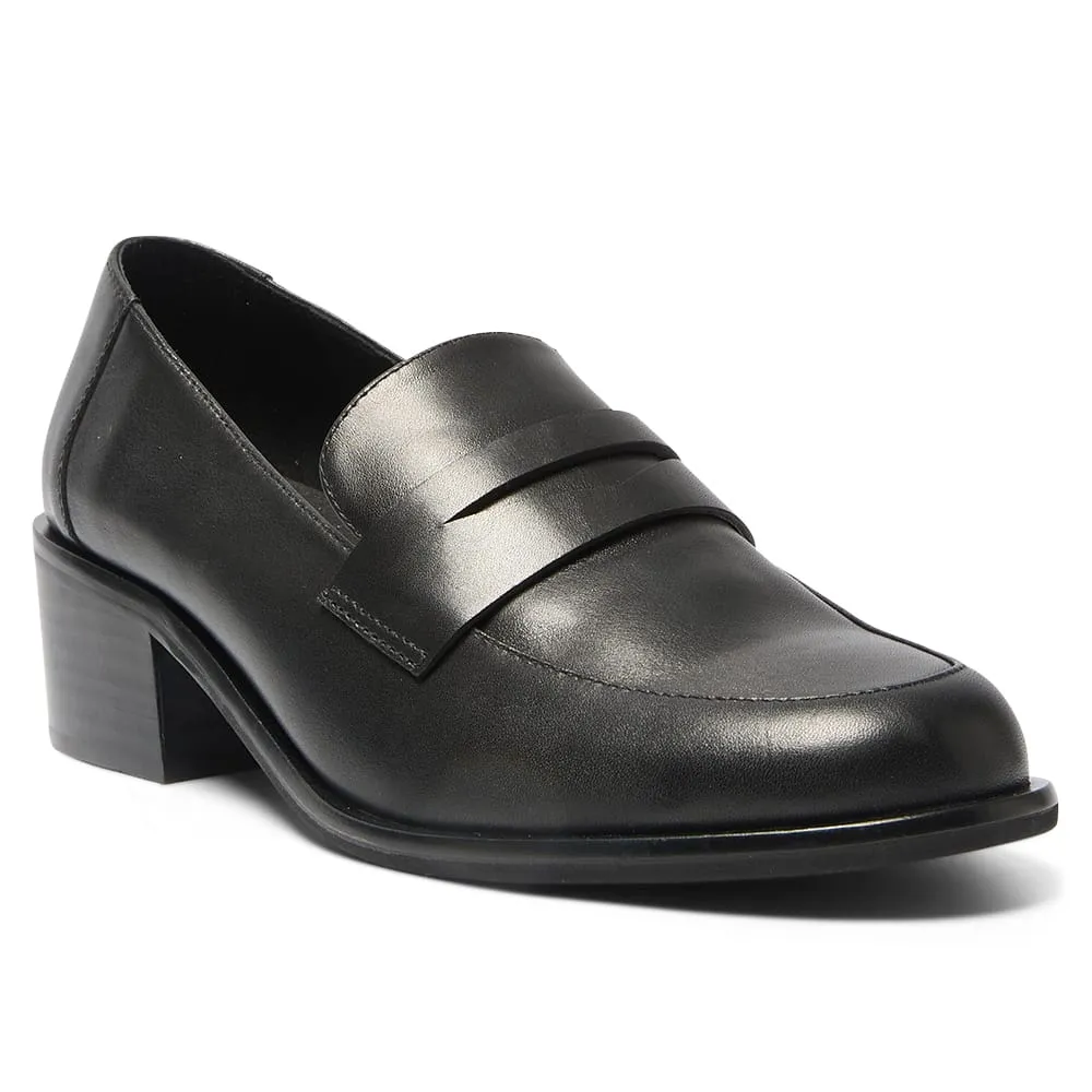Lincoln Loafer in Black Leather