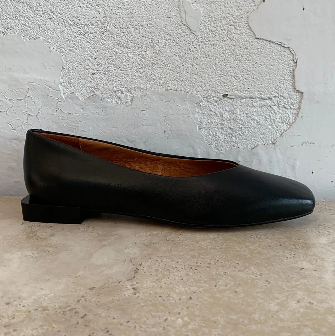 Neo 23511 Black - LAST PAIR size 41
