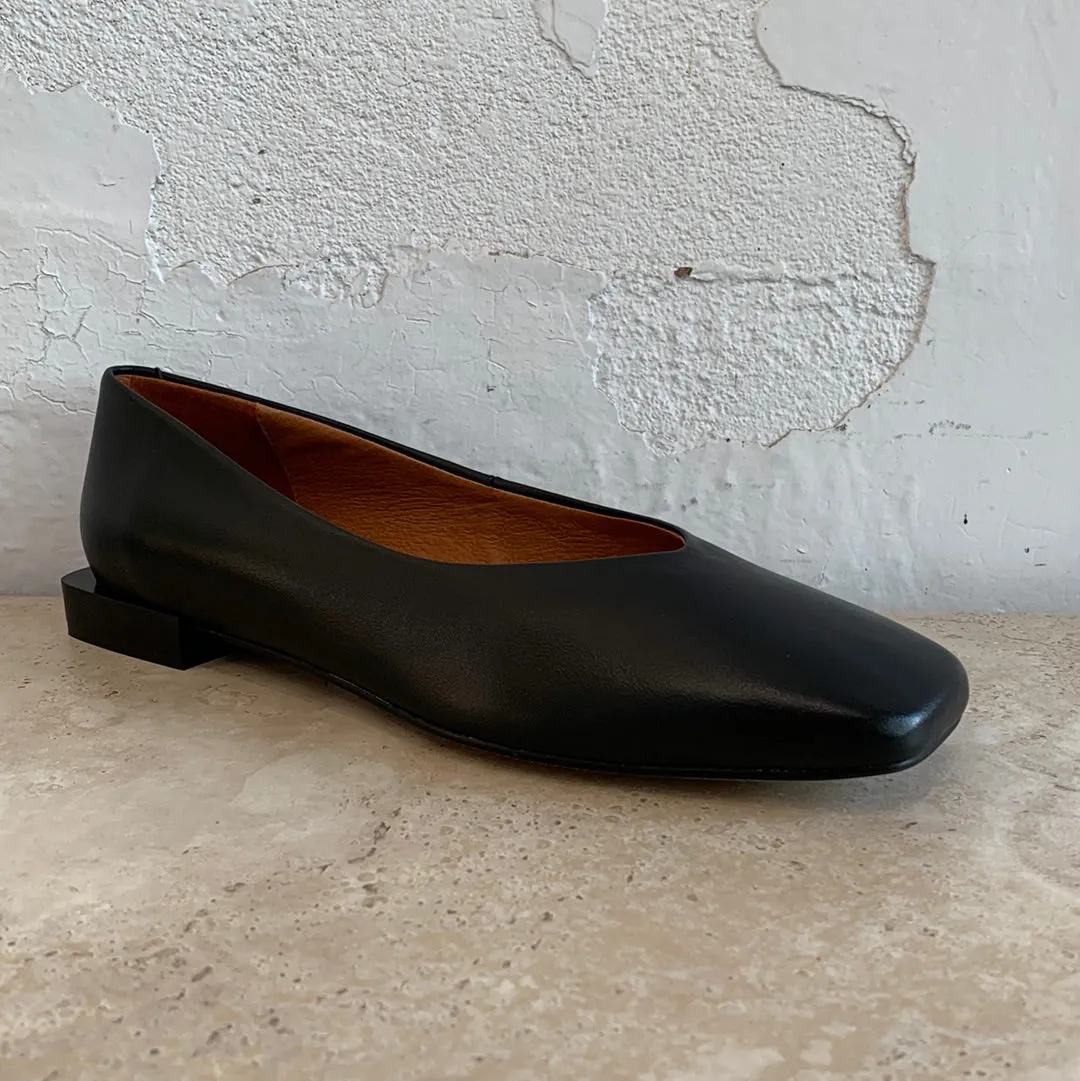 Neo 23511 Black - LAST PAIR size 41