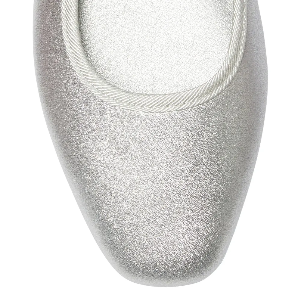 Romy Flat in Silver Metallic
