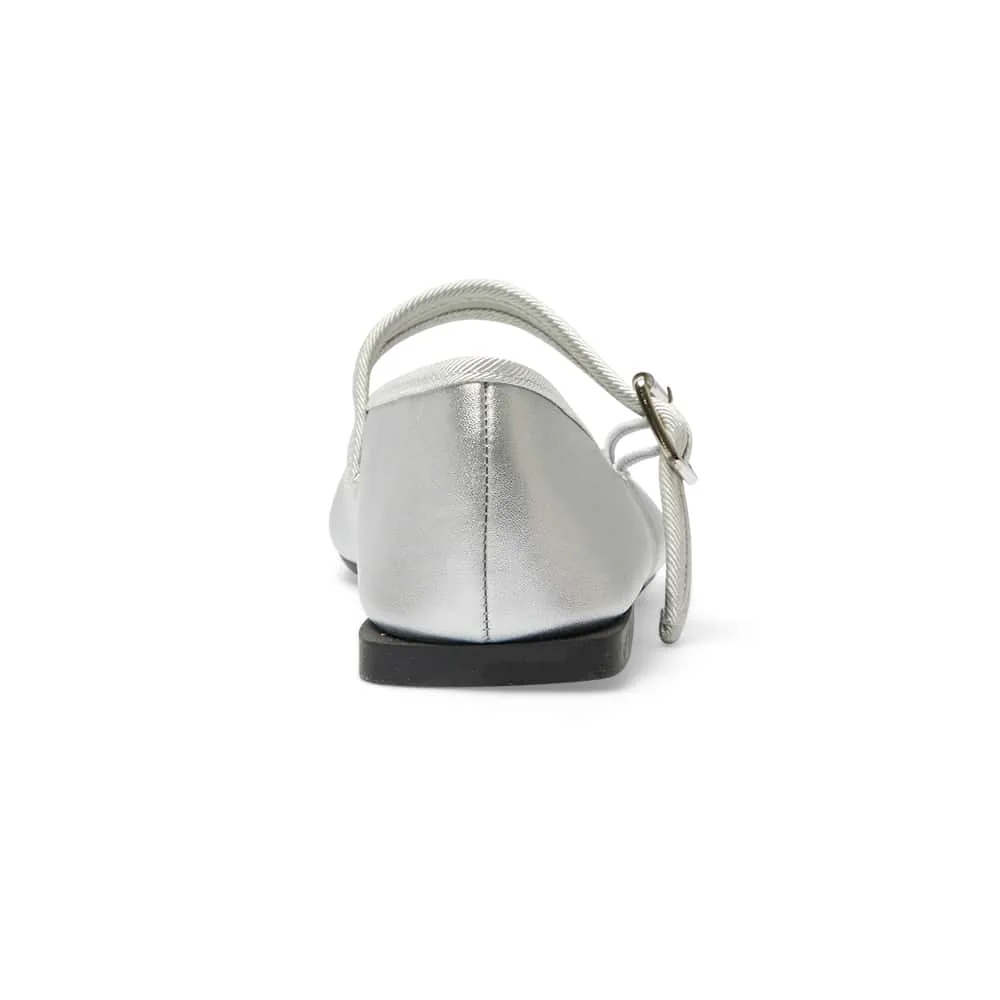 Romy Flat in Silver Metallic