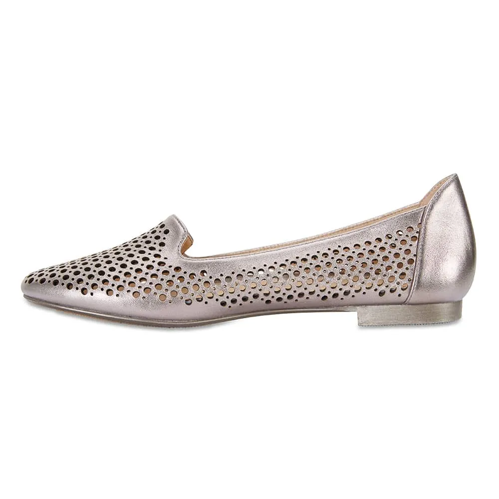 Sloane Flat in Gunmetal Leather