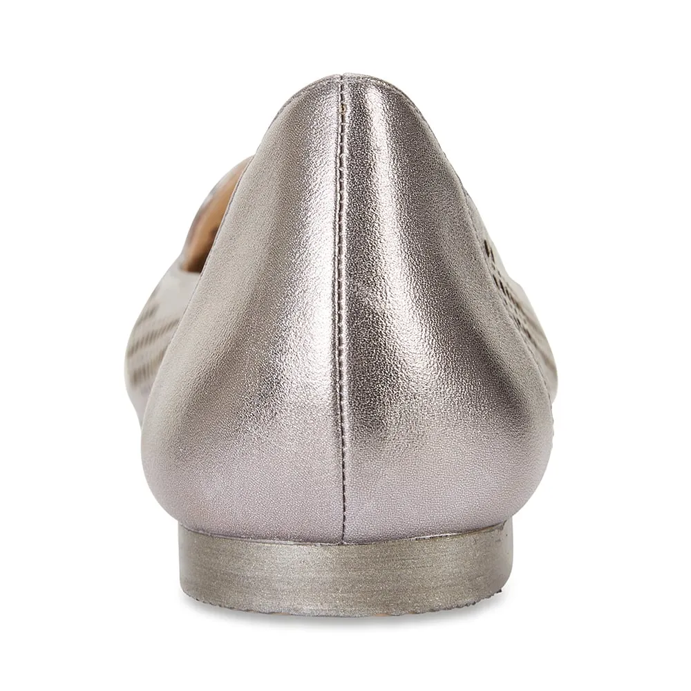 Sloane Flat in Gunmetal Leather