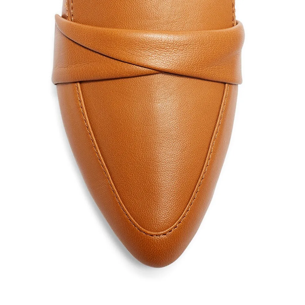 Taylor Flat in Tan Leather