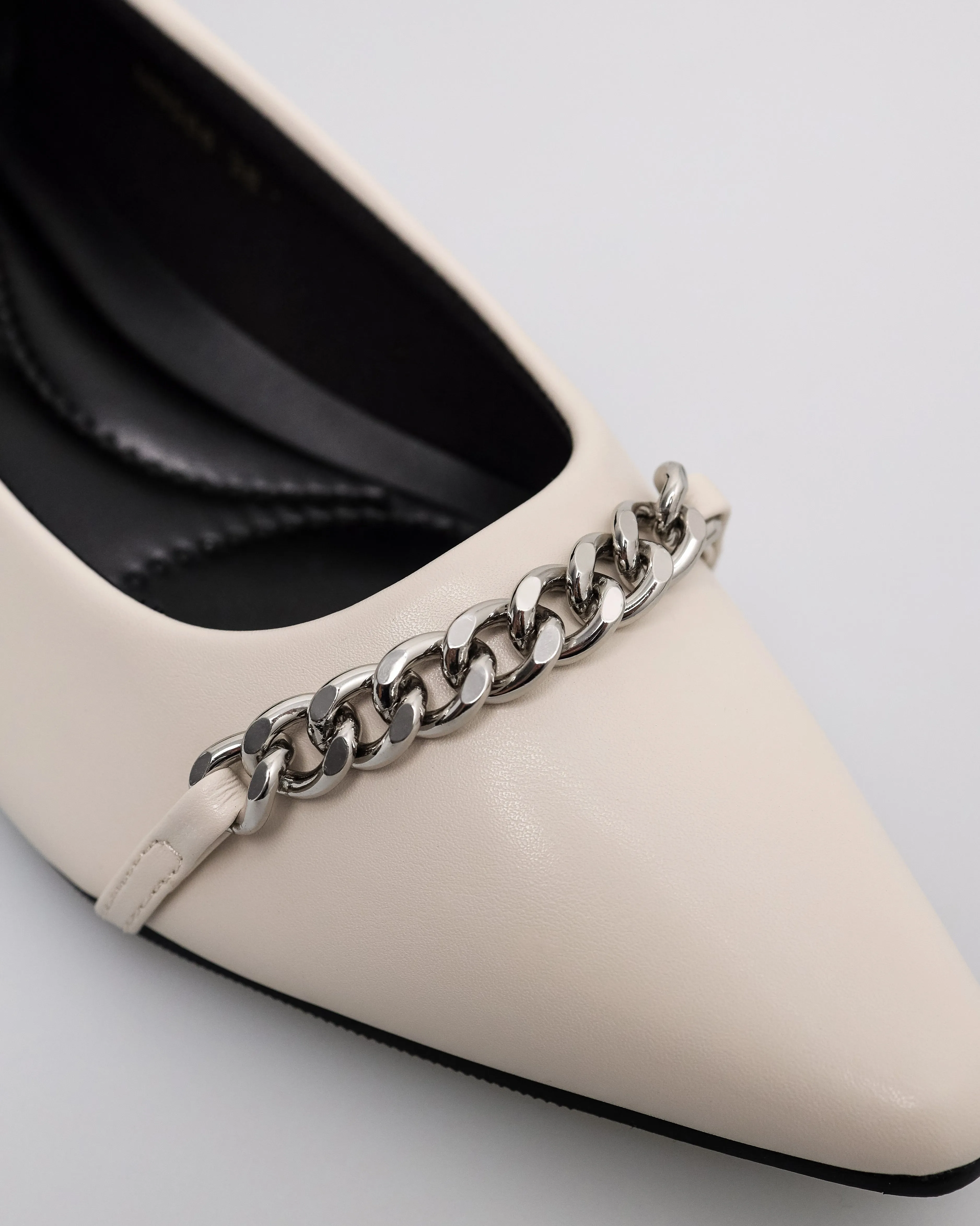 Tomaz NN568 Ladies Pointy Chain Flats