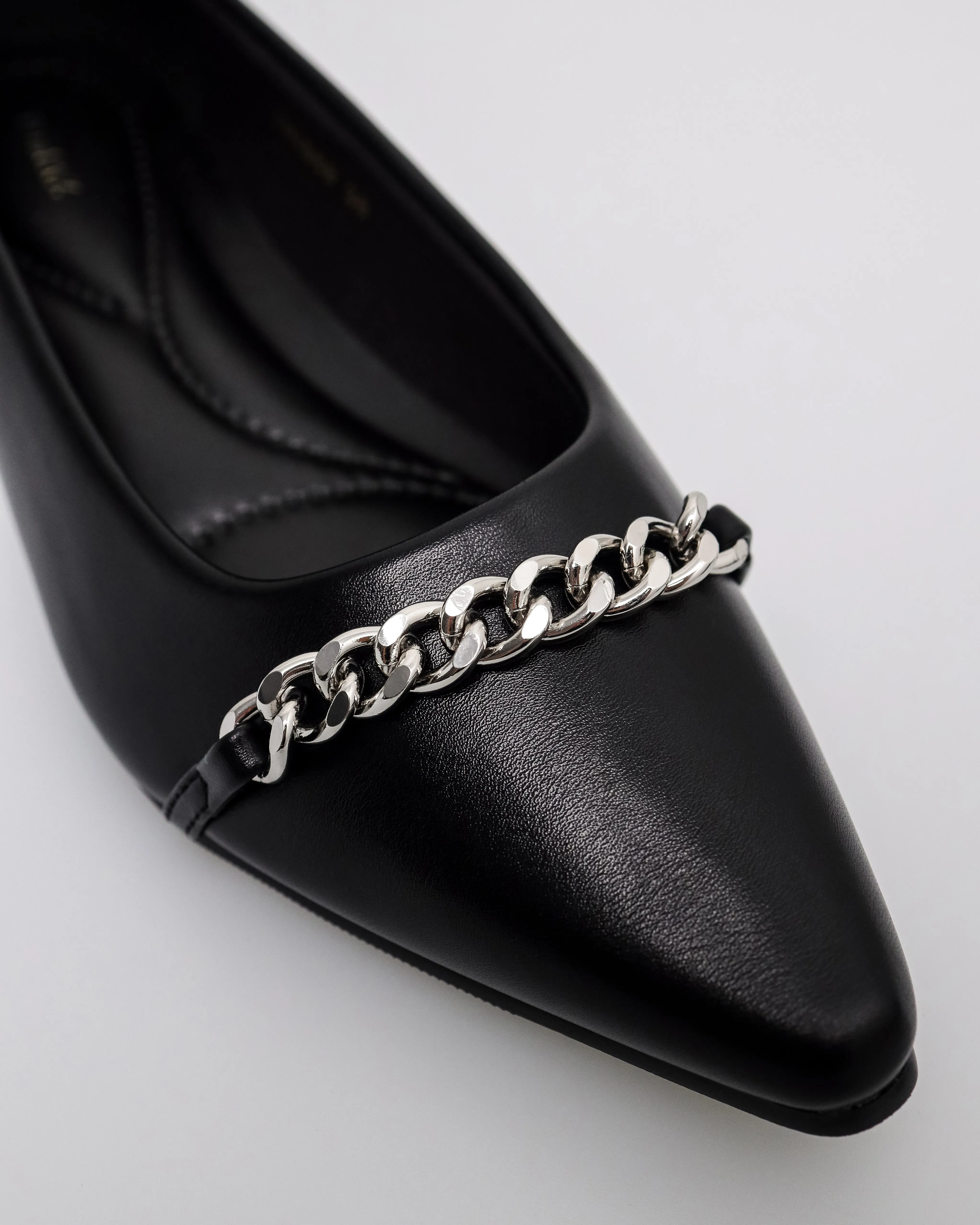 Tomaz NN568 Ladies Pointy Chain Flats