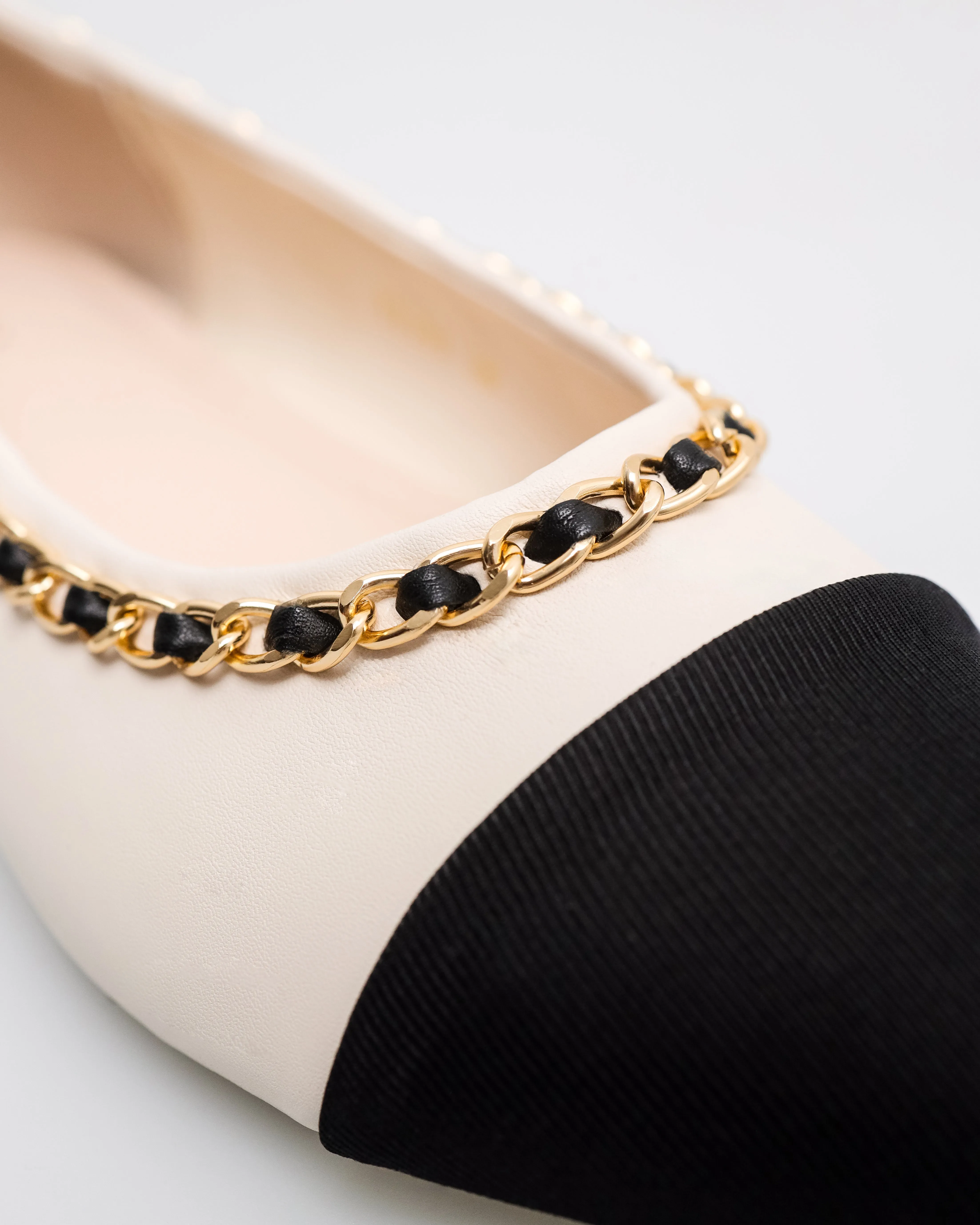 Tomaz YX190 Ladies Chain-Trimmed Ballet Flat