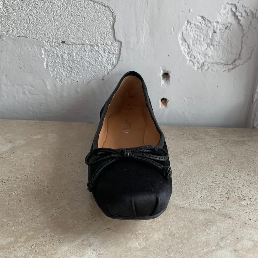Top End Mookie Black Satin