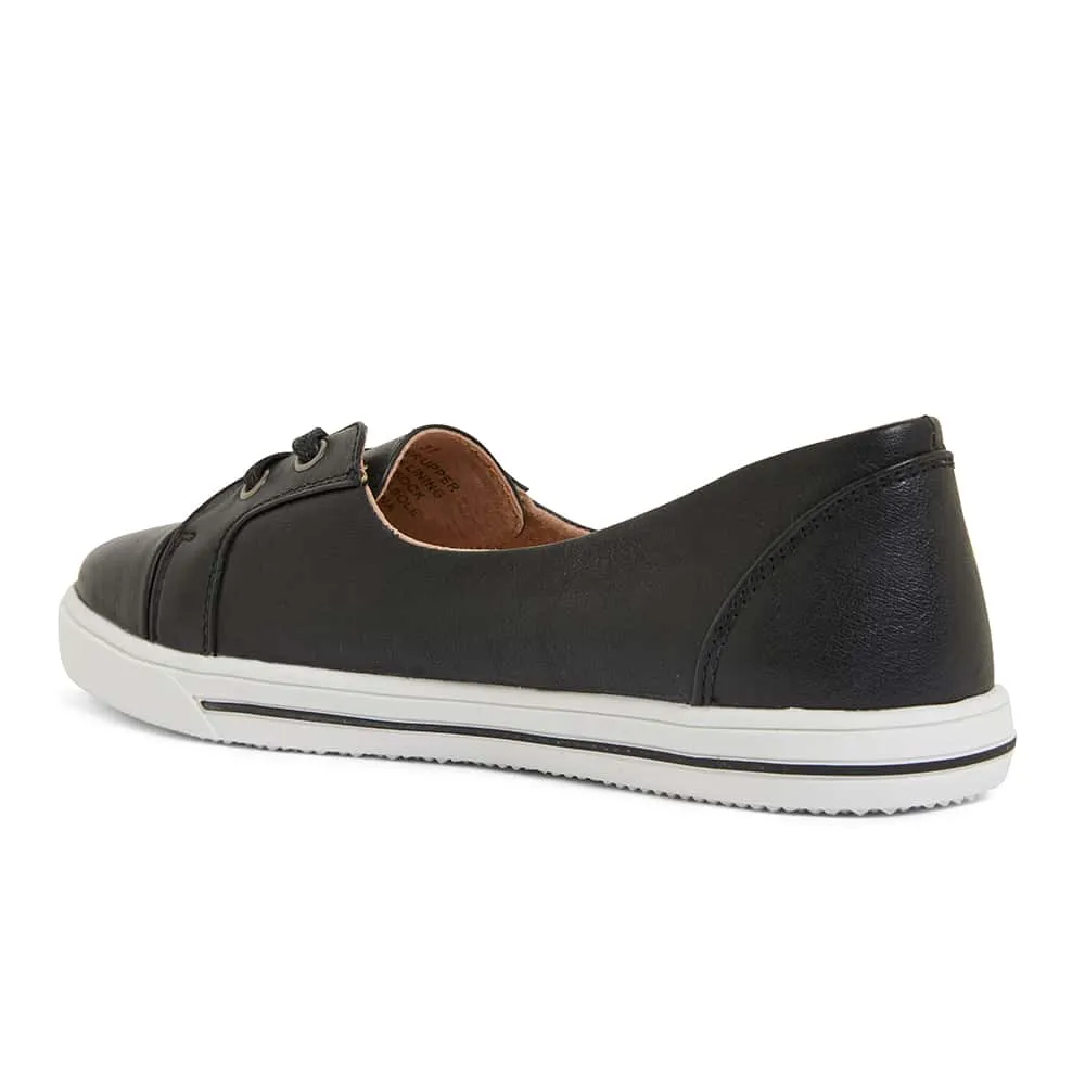 Vectra Sneaker in Black Leather
