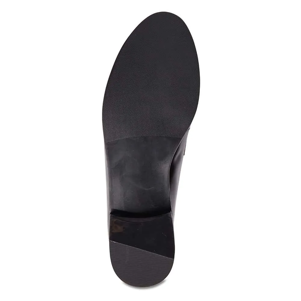 West Flat in Black Leather