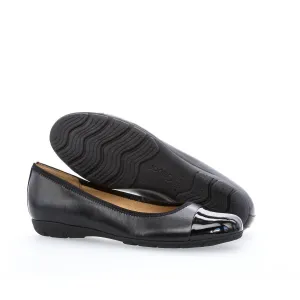 Women's Cap Toe Ballet Flats In Black