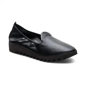 Women's Liz Arch Support Slip-On Loafer In Black Top