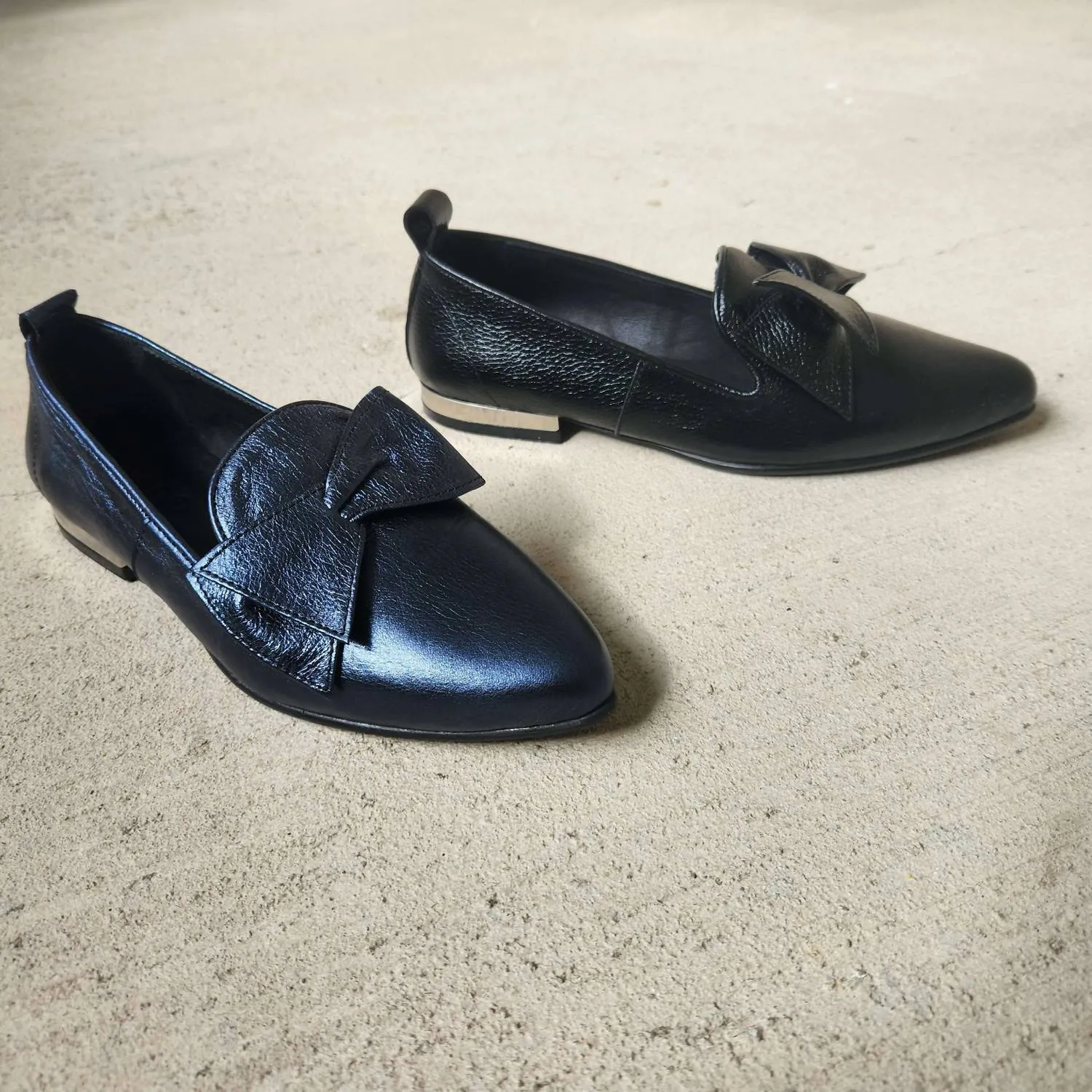 Women's Pointed Toe Flat Shoes In Black Shimmer