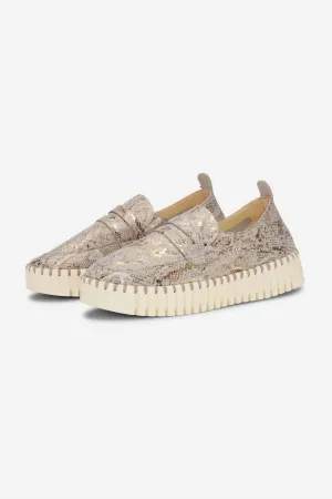 Women's Tulip Loafer Flat In Wheat