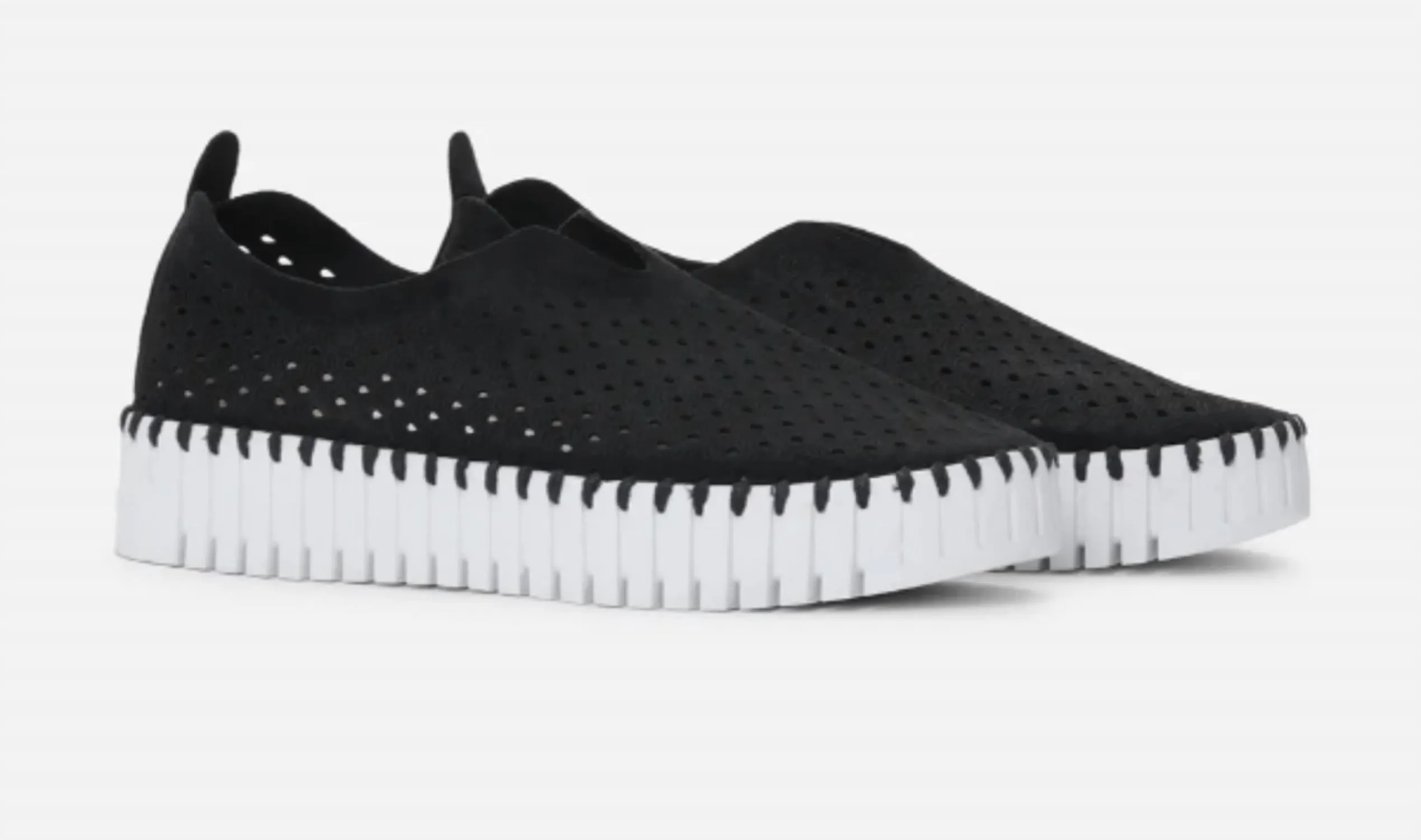 Women's Tulip Slip-On In 110 Black